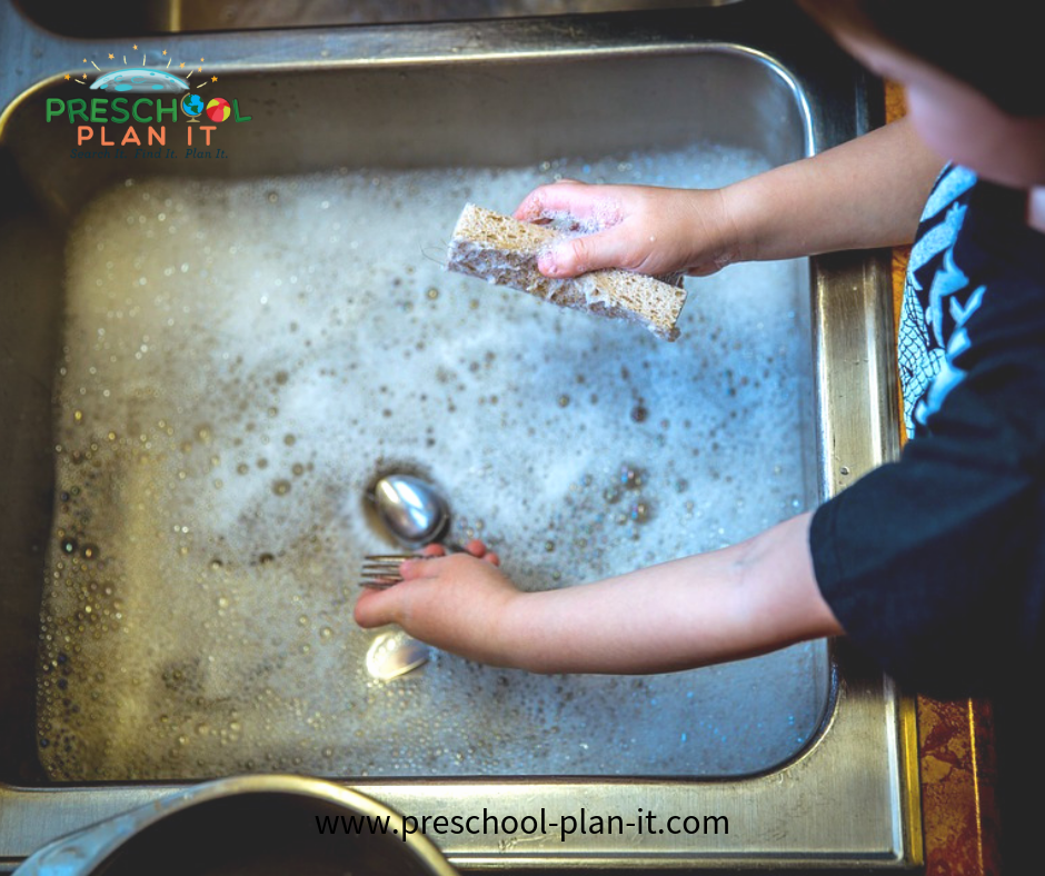 Familienaktivitäten Vorschul-Thema Wassertisch-Aktivität